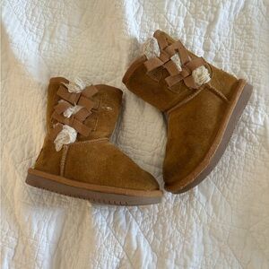 Koolaburra by Ugg Tan Suede baby uggs for Boots with Bow Details